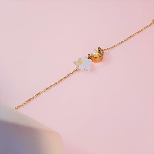 Gold Plated Bracelet with Lilac Flower and Freshwater Pearl. 